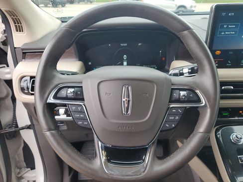 Used 2022 Lincoln Nautilus Reserve image 13