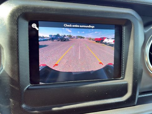Used 2021 Jeep Gladiator Rubicon w/ LED Lighting Group AWD/4WD image 12