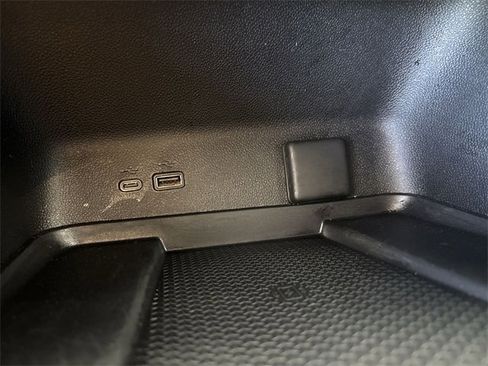 Certified 2025 Chevrolet Traverse LT image 30