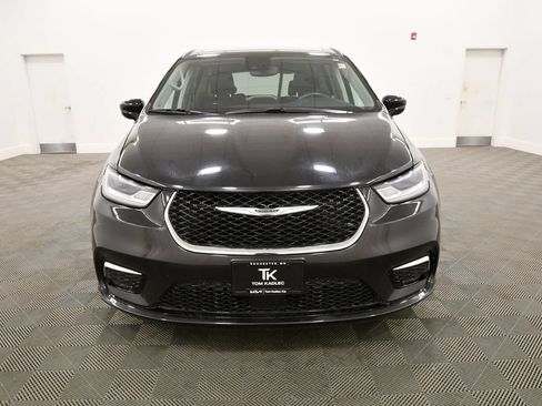 Used 2024 Chrysler Pacifica Touring-L FWD image 11