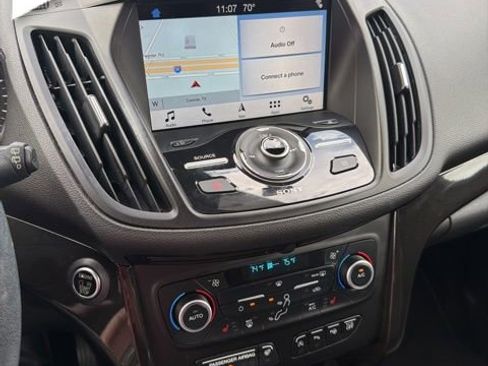 Used 2019 Ford Escape Titanium image 8