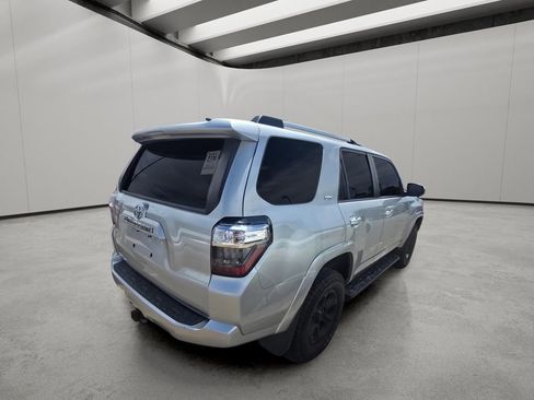 Used 2021 Toyota 4Runner SR5 AWD/4WD image 10