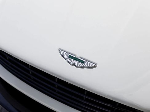 Used 2019 Aston Martin DB11 Volante image 8