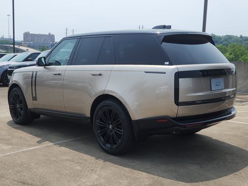 New 2025 Land Rover Range Rover SE image 12