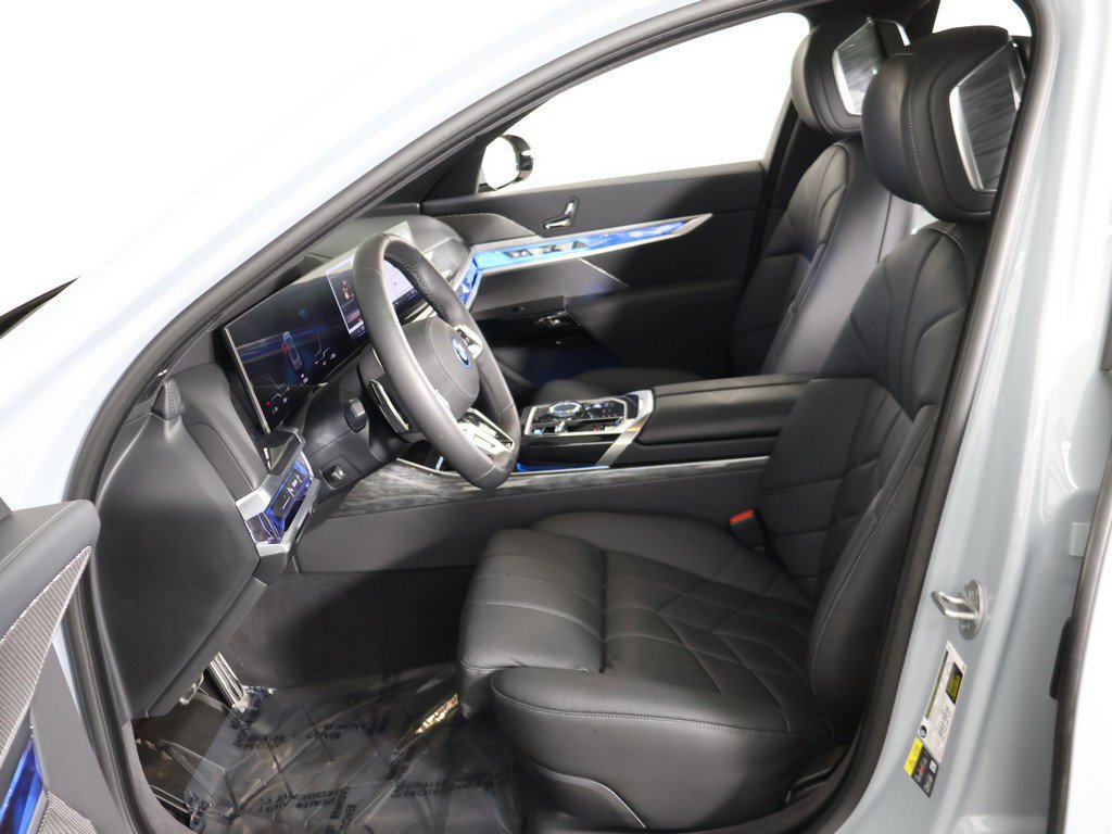 Used 2025 BMW i7 xDrive60 w/ Premium Package AWD/4WD image 33