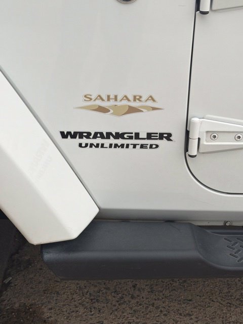 Used 2015 Jeep Wrangler Unlimited Sahara w/ Connectivity Group AWD/4WD image 10