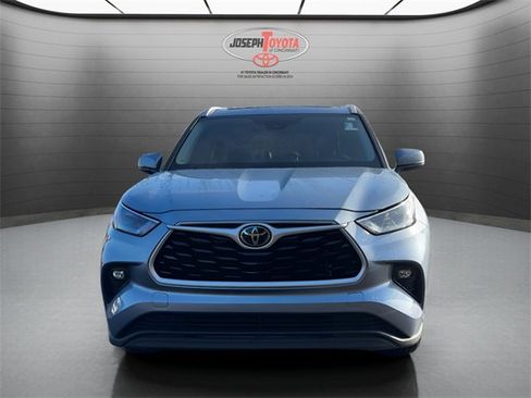 Certified 2023 Toyota Highlander XLE image 16