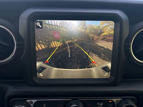 Used 2022 Jeep Gladiator Overland w/ Popular Equipment Package image 18