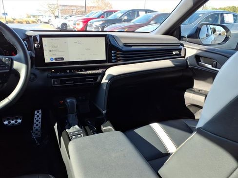 Used 2025 Toyota Camry SE image 14