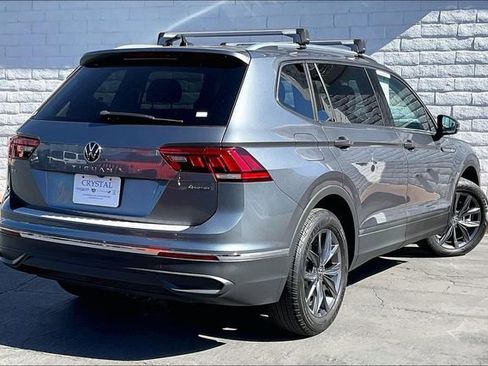Used 2022 Volkswagen Tiguan SE w/ Panoramic Sunroof Package AWD/4WD image 13