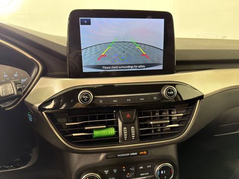 Used 2020 Ford Escape SE image 18