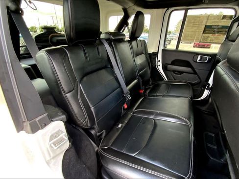 Used 2022 Jeep Wrangler Unlimited Sahara image 18