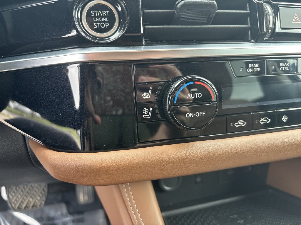 Certified 2024 Nissan Pathfinder Platinum AWD/4WD image 35