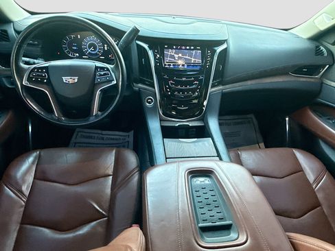 Used 2016 Cadillac Escalade Luxury RWD image 16