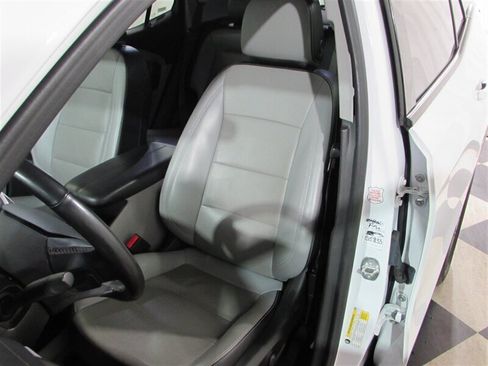 Used 2023 GMC Terrain SLT image 16