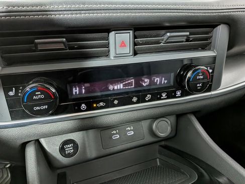 Used 2024 Nissan Rogue SV w/ SV Premium Package image 23