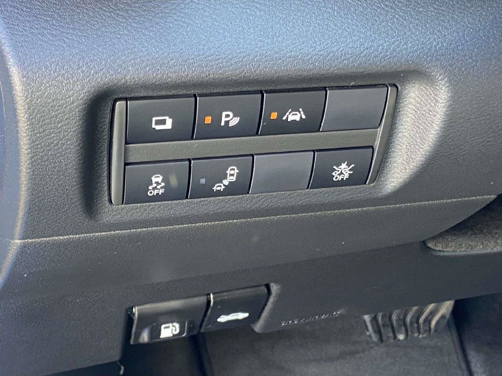 Used 2025 Nissan Kicks Play S FWD image 19