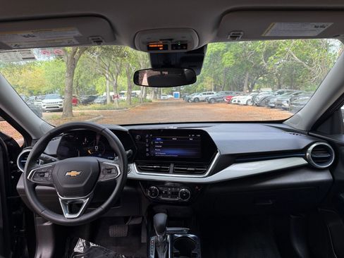 Used 2025 Chevrolet Trax LT w/ LT Convenience Package image 28