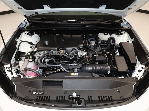 Used 2025 Toyota Camry SE image 32