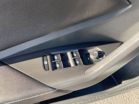 Used 2024 Volkswagen Jetta SE image 10