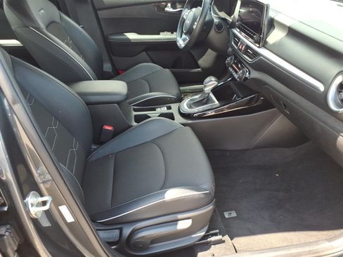 Used 2023 Kia Forte GT-Line w/ GT-Line Technology Package FWD image 6
