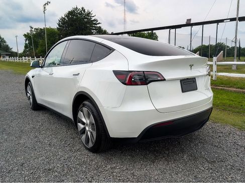 Used 2023 Tesla Model Y Long Range AWD/4WD image 7