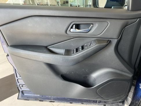 Certified 2024 Nissan Rogue SV FWD image 9