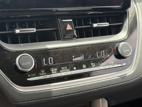 Used 2023 Toyota Corolla Cross XLE FWD image 9