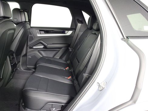 New 2026 Porsche Cayenne image 18