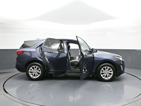 Used 2019 Chevrolet Equinox LS FWD image 40