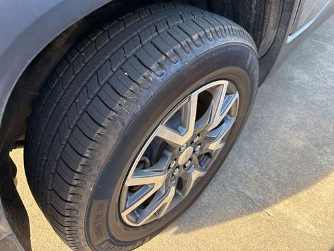 Used 2020 GMC Acadia SLE w/ Driver Convenience Package FWD image 11