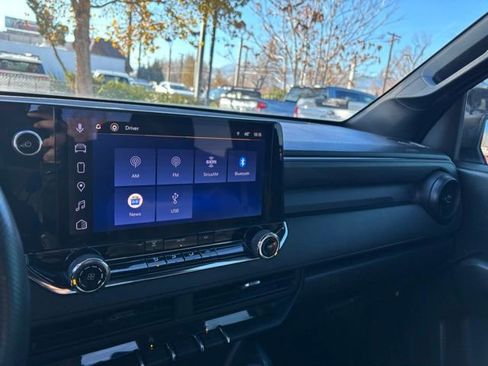 Used 2023 Chevrolet Colorado W/T image 19