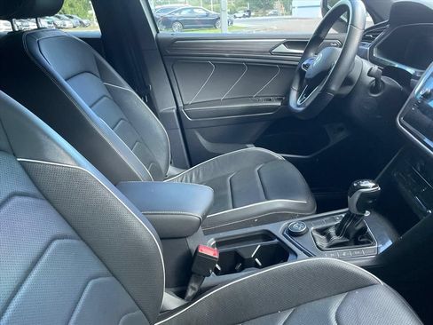 Used 2022 Volkswagen Tiguan SEL R-Line AWD/4WD image 2