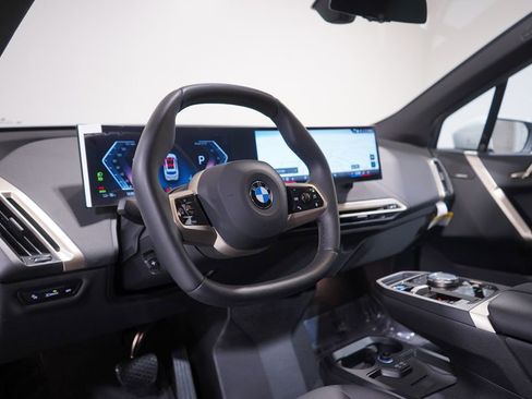 Used 2026 BMW iX xDrive45 w/ Premium Package image 6