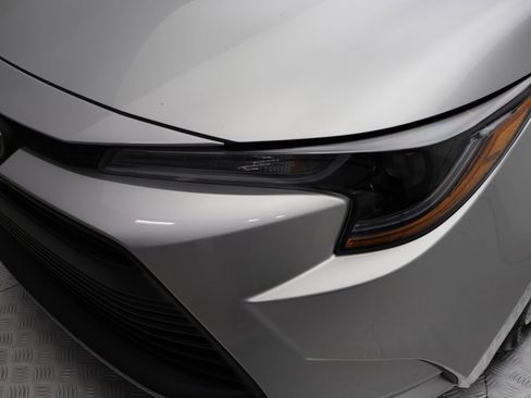 Used 2025 Toyota Corolla LE image 3