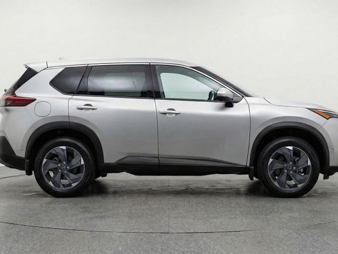 Used 2025 Nissan Rogue SV image 11