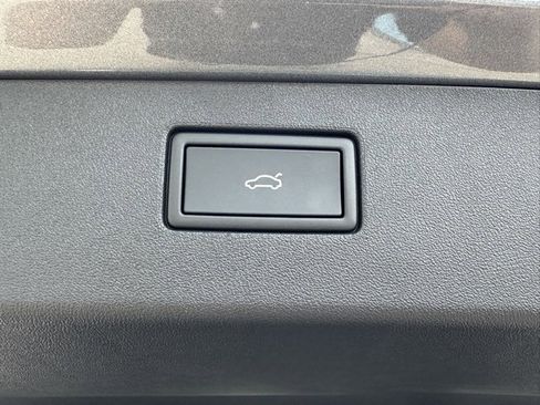 New 2025 Volkswagen Tiguan SE image 21