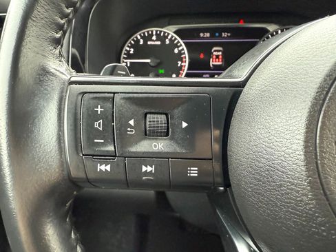 Used 2024 Nissan Pathfinder SV w/ SV Premium Package image 36