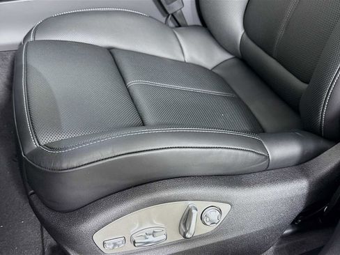 New 2026 Porsche Macan image 13