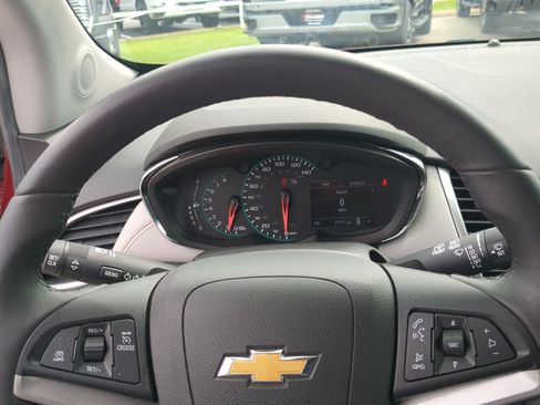 Used 2022 Chevrolet Trax LT w/ LT Convenience Package AWD/4WD image 14