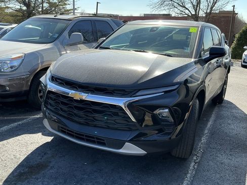 Used 2024 Chevrolet Blazer LT image 2