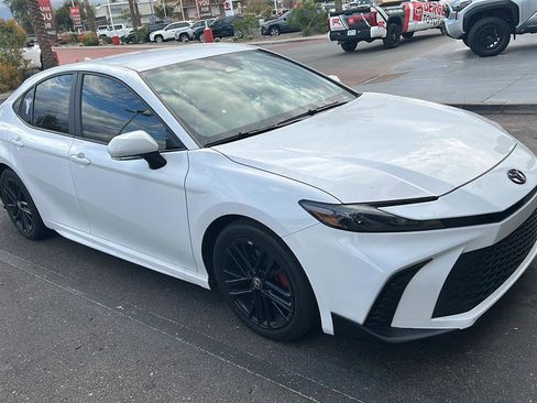 Used 2025 Toyota Camry SE image 2