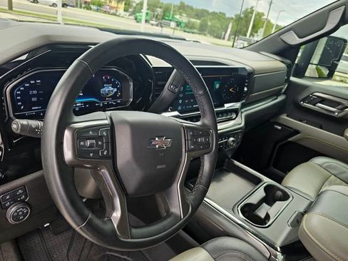 Used 2024 Chevrolet Silverado 2500 ZR2 w/ Technology Package AWD/4WD image 18