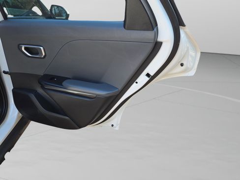 Used 2025 Kia K4 LXS FWD image 33