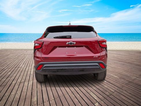 Certified 2025 Chevrolet Trax RS w/ Driver Confidence Package FWD image 5