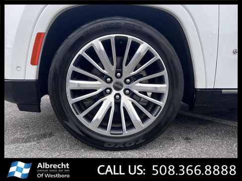 Used 2024 Jeep Grand Wagoneer L Series III AWD/4WD image 35