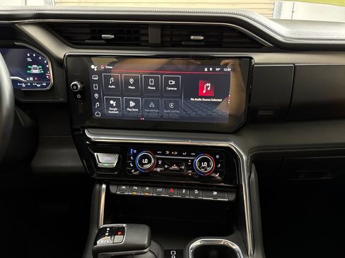 Used 2023 GMC Sierra 1500 Denali AWD/4WD image 18