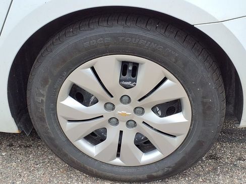 Used 2013 Chevrolet Cruze LS FWD image 7