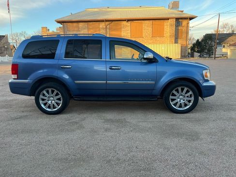 Used 2007 Chrysler Aspen Limited image 2