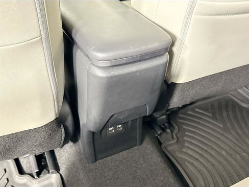 Certified 2024 Toyota Prius XLE image 40